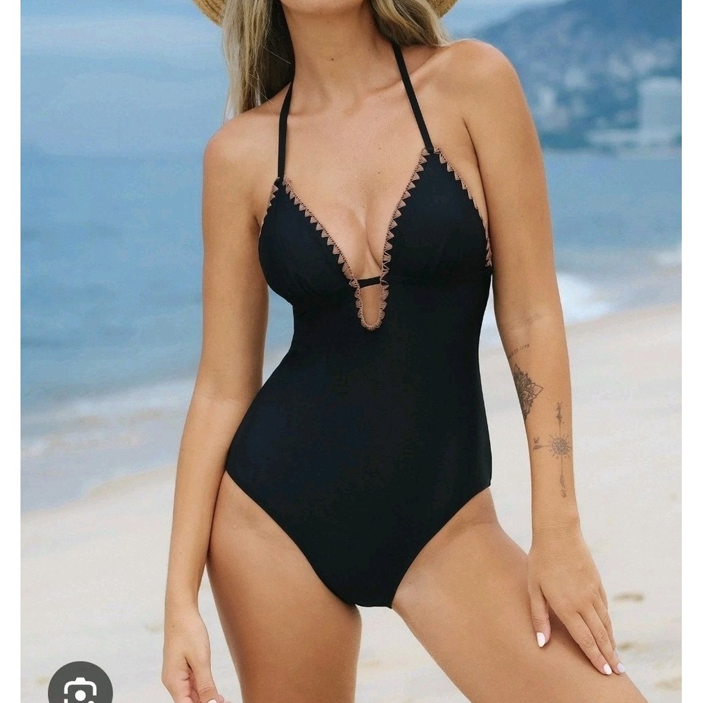 CUPSHE Emerge Shell Stitch Halter One Piece Blac Swimsuit Bathing Suit Sz XL NWT